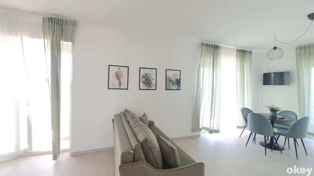 Villa Mediterranea Apartments - Seaview, Pool & Garden Бари Экстерьер фото