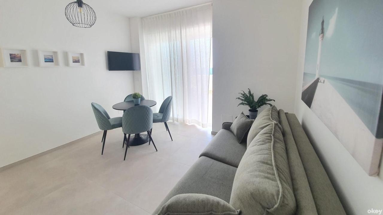 Villa Mediterranea Apartments - Seaview, Pool & Garden Бари Экстерьер фото