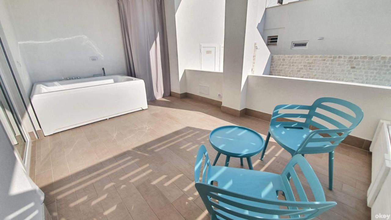 Villa Mediterranea Apartments - Seaview, Pool & Garden Бари Экстерьер фото