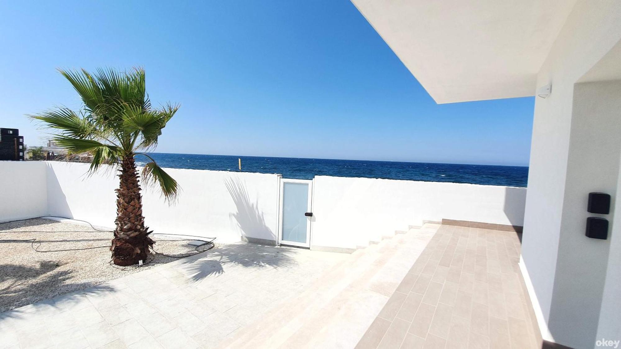 Villa Mediterranea Apartments - Seaview, Pool & Garden Бари Экстерьер фото